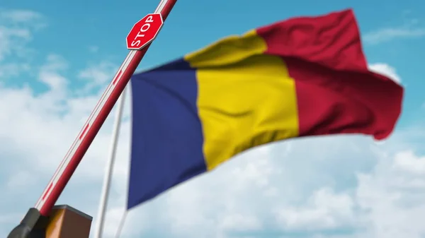 Puerta abierta en el fondo de la bandera rumana. Entrada libre o levantamiento de una prohibición en Rumania. Renderizado 3D — Foto de Stock
