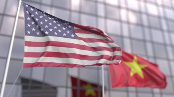 Размахивание флагами США и Вьетнама перед современным небоскребом — стоковое видео