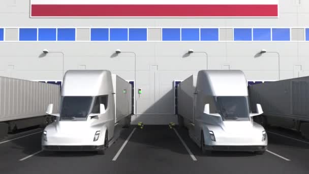 Caminhões de reboque modernos carregam ou descarregam em baías de armazém com bandeira dos EUA. American logística relacionado animação 3D conceitual — Vídeo de Stock