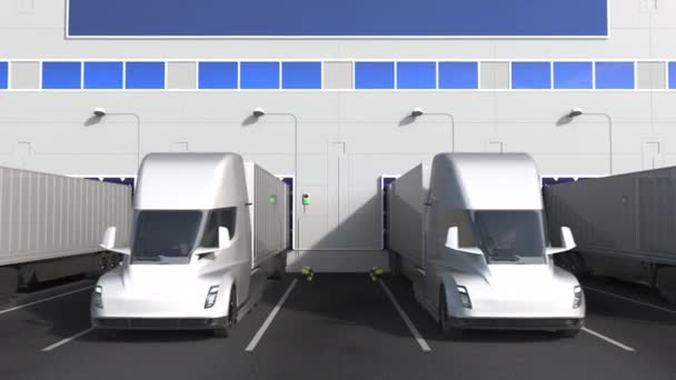 Släpvagnslastbilar vid lagerlastbrygga med NEDERLÄNDERNAS flagga. Holländsk logistikrelaterad konceptuell 3D-animering — Stockvideo