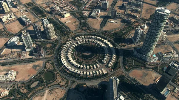 Vista aérea do Jumeirah Village Circle, uma comunidade radial no Dubai — Fotografia de Stock