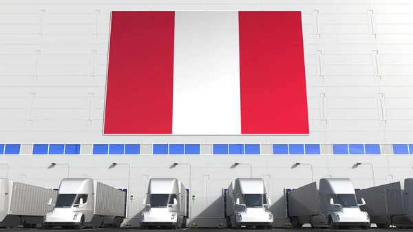 Camiones remolque eléctricos en muelle de carga de almacén con bandera de PERU. Renderizado 3D conceptual relacionado con la logística peruana —  Fotos de Stock