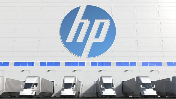 Μοντέρνα ημι-ρυμουλκούμενο φορτηγά στην αποθήκη φόρτωσης κόλπο με λογότυπο Hp στον τοίχο. Έκδοση 3d απόδοση — Φωτογραφία Αρχείου