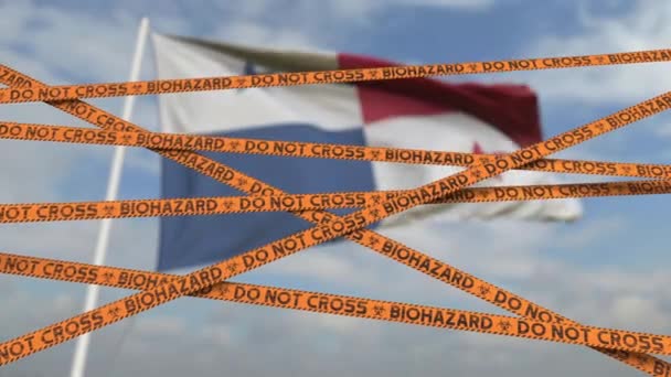Precaución cinta de riesgo biológico con la bandera de Panamá como fondo. Entrada restringida o cuarentena panameña. Animación en 3D de bucle conceptual — Vídeo de stock