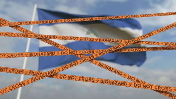 Varování biohazard páska s vlajkou Nikaraguy jako pozadí. Nikaraguanský hraniční přechod nebo karanténa s omezením. 3D animace konceptuální smyčky — Stock video
