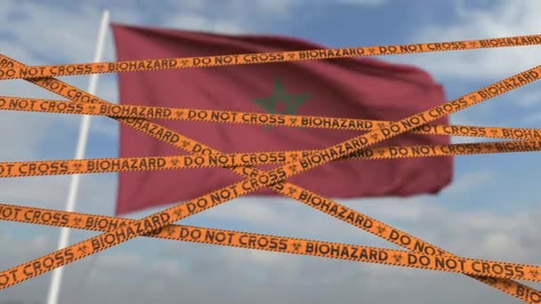 Líneas de cinta de restricción de riesgo biológico contra la bandera marroquí. Cruce fronterizo restringido o cuarentena en Marruecos. Animación en 3D de bucle conceptual — Vídeos de Stock