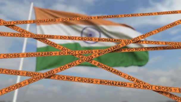 Vorsicht Biohazard Tape mit der Flagge Indiens als Hintergrund. Indische Einreisebeschränkungen oder Quarantäne. Konzeptionelle 3D-Looping-Animation — Stockvideo