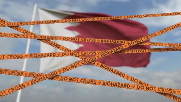 Ne croisez pas les lignes de ruban adhésif présentant des risques biologiques sur le fond du drapeau bahreïni. Entrée ou quarantaine restreinte au Bahreïn. Boucle conceptuelle animation 3D — Video