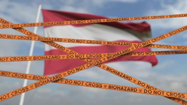 Auf dem Hintergrund der österreichischen Flagge keine Biohazard-Klebebänder überqueren. Einreiseverbot oder Quarantäne in Österreich. Konzeptionelle 3D-Animation in Schleifen — Stockvideo