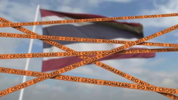 Biohazard Restriction Tapes gegen die thailändische Flagge. Beschränkter Grenzübertritt oder Quarantäne in Thailand. Konzeptionelle 3D-Animation in Schleifen — Stockvideo