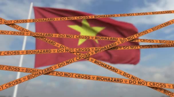 Garis batas Biohazard tape terhadap bendera Vietnam. Terlarang masuk atau dikarantina di Vietnam. Animasi 3D loop konseptual — Stok Video