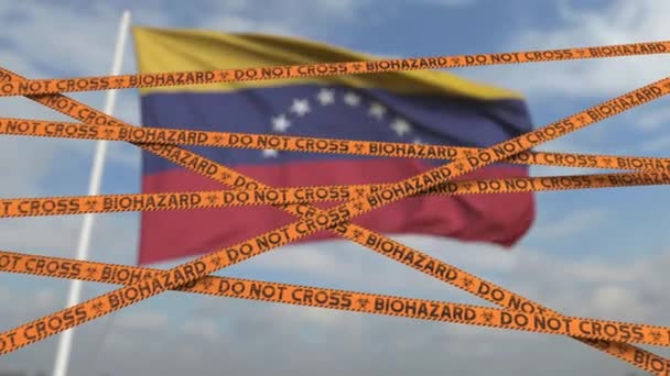 Líneas de cinta de restricción de riesgo biológico contra la bandera venezolana. Entrada restringida o cuarentena en Venezuela. Animación en 3D de bucle conceptual — Vídeos de Stock