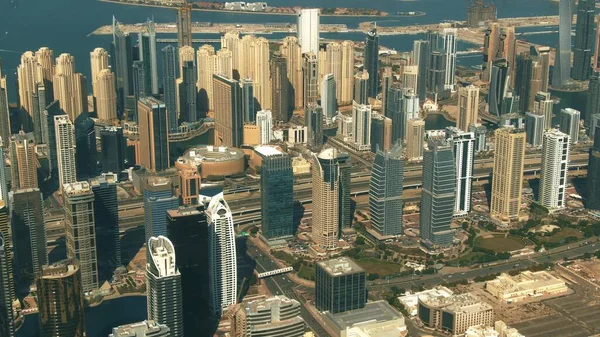 ドバイ、アラブ首長国連邦- 2019年12月27日。ドバイ・マリーナ・シティの空中風景 — ストック写真