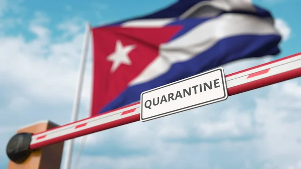 Barrière de fermeture avec panneau QUARANTINE contre le drapeau cubain. Fermeture des frontières ou isolement lié aux infections à Cuba — Photo