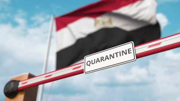 Schließung der Sperrmauer mit Quarantäne-Schild gegen die ägyptische Flagge. Grenzschließung oder infektionsbedingte Isolation in Ägypten — Stockfoto