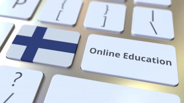 Текст онлайн-образования и флаг Финляндии на кнопках на клавиатуре компьютера. Современная профессиональная подготовка концептуальная 3D анимация — стоковое видео