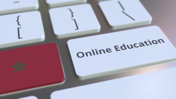 Çevrimiçi Eğitim metni ve Fas bayrağı bilgisayar klavyesinde. Modern profesyonel eğitim ile ilgili kavramsal 3D animasyon — Stok video