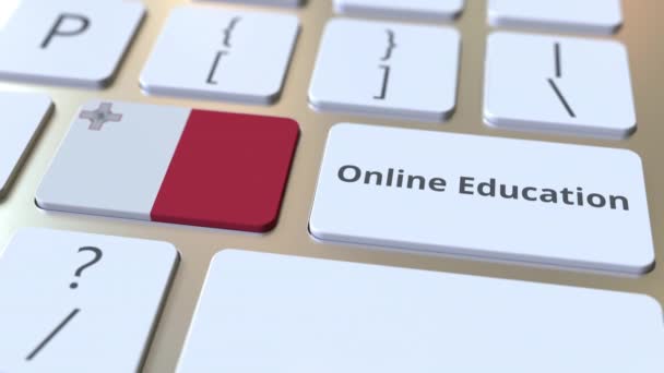 Текст онлайн образования и флаг Мальты на кнопках на клавиатуре компьютера. Современная профессиональная подготовка концептуальная 3D анимация — стоковое видео