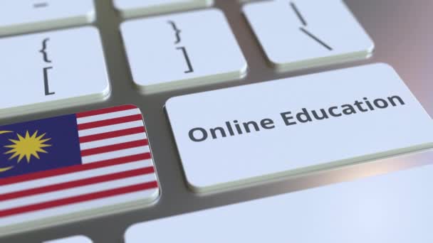 Online Education text and flag of Malaysia on the buttons on the computer keyboard (en inglés). Moderna formación profesional relacionada con la animación conceptual 3D — Vídeos de Stock