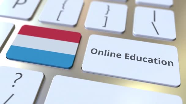 Online Onderwijs tekst en vlag van Luxemburg op de knoppen op het toetsenbord van de computer. Moderne conceptuele 3D-animatie op het gebied van beroepsopleiding — Stockvideo