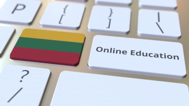 Текст онлайн-освіти та прапор Литви на кнопках комп'ютерної клавіатури. Сучасне професійне навчання пов'язане з концептуальною 3D анімацією — стокове відео