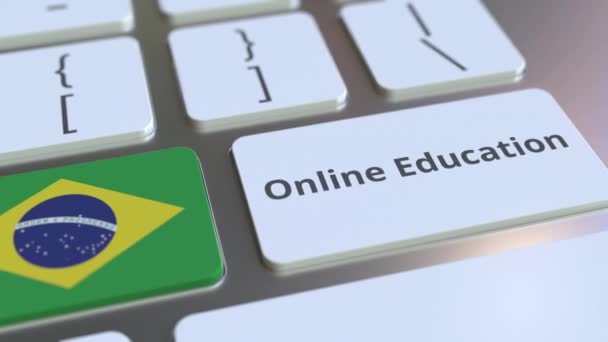 网上教育文字和巴西国旗在电脑键盘上的按钮。现代专业培训相关概念3D动画 — 图库视频影像