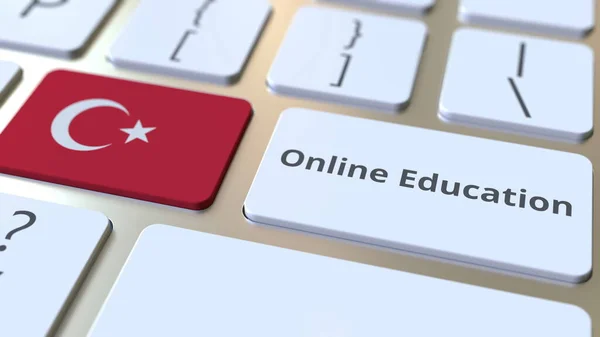 Online-Bildungstext und Flagge der Türkei auf den Tasten der Computertastatur. Modernes konzeptionelles 3D-Rendering im Zusammenhang mit professioneller Ausbildung — Stockfoto