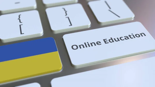 Текст онлайн-освіти та прапор України на кнопках комп'ютерної клавіатури. Сучасна професійна підготовка пов'язана концептуальний 3D рендеринг — стокове фото