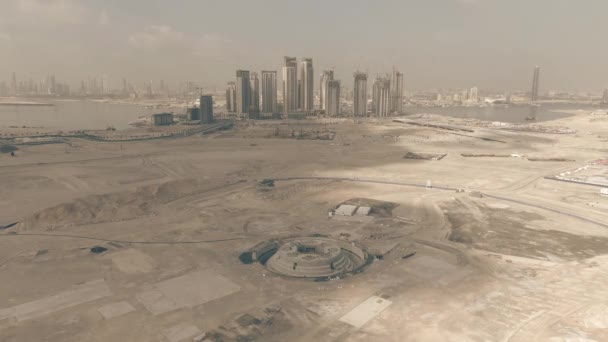 Aerial shot of the foundations for the tallest skyscraper with Dubais skyline as a background, UAE — 图库视频影像