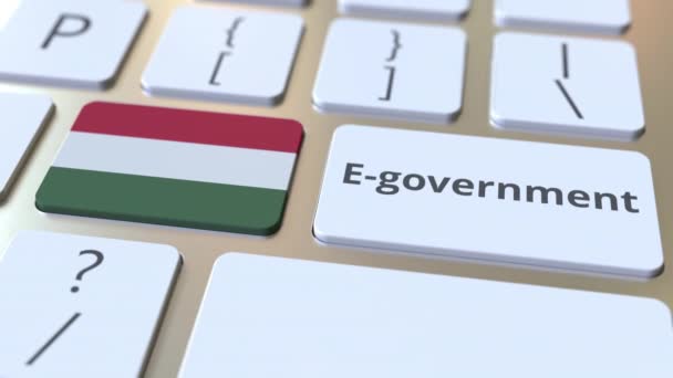 Ηλεκτρονικό κυβερνητικό κείμενο ή ηλεκτρονικό κυβερνητικό κείμενο και σημαία της Ουγγαρίας στο πληκτρολόγιο. Σύγχρονες δημόσιες υπηρεσίες σχετικές εννοιολογικές 3d κινούμενα σχέδια — Αρχείο Βίντεο