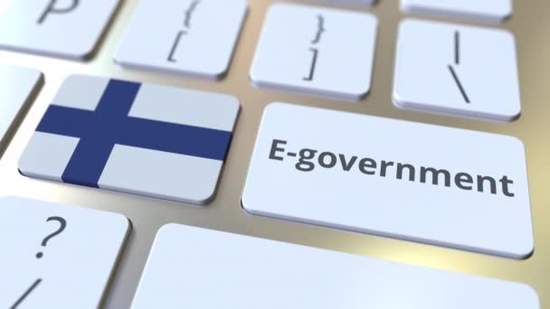 Texto de gobierno electrónico o gobierno electrónico y bandera de Finlandia en el teclado. Animación 3D conceptual relacionada con los servicios públicos modernos — Vídeos de Stock