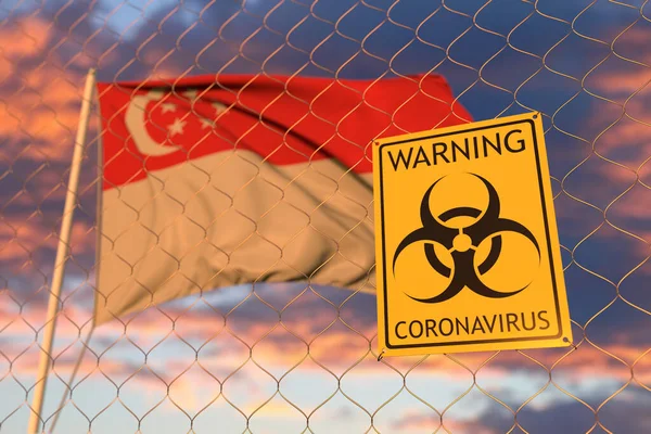 Señal de peligro biológico del Coronavirus con la bandera de Singapur como fondo al atardecer. Singapurense restringido cruce de fronteras o cuarentena. Renderizado 3D conceptual —  Fotos de Stock