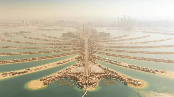Widok z lotu ptaka na wyspę Palm Jumeirah i panoramę Dubais. Uae — Zdjęcie stockowe