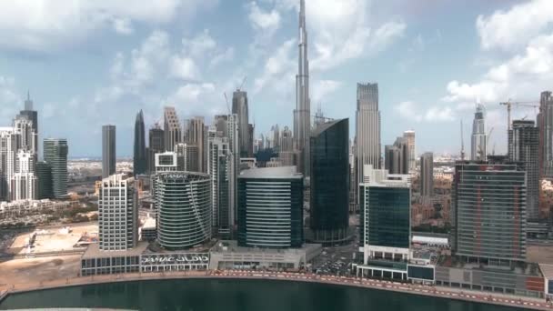 DUBAI, UNITED ARAB EMIRATES - DECEMBER 30, 2019. Aerial rising shot of the Downtown Dubai — Stock Video