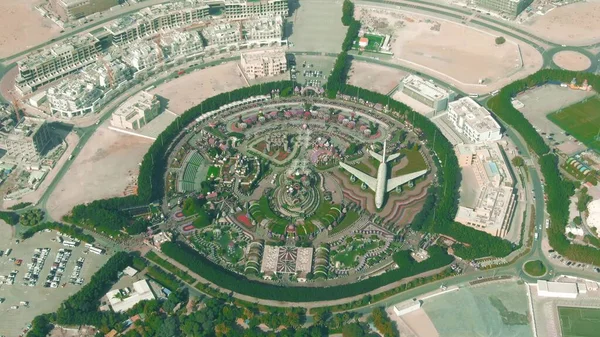 Vue aérienne du parc rond Dubai Miracle Garden. UAE — Photo