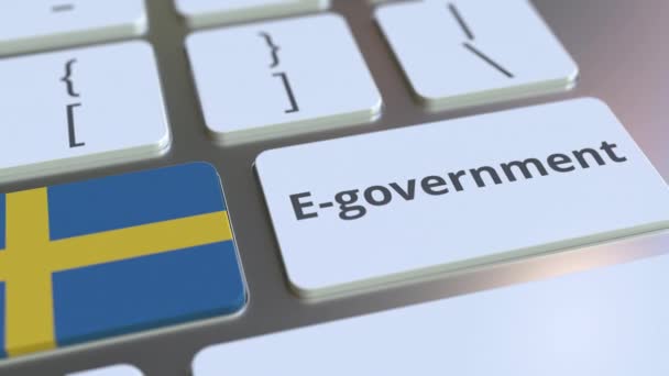 Ηλεκτρονικό κυβερνητικό κείμενο ή ηλεκτρονικό κυβερνητικό κείμενο και σημαία της Σουηδίας στο πληκτρολόγιο. Σύγχρονες δημόσιες υπηρεσίες σχετικές εννοιολογικές 3d κινούμενα σχέδια — Αρχείο Βίντεο