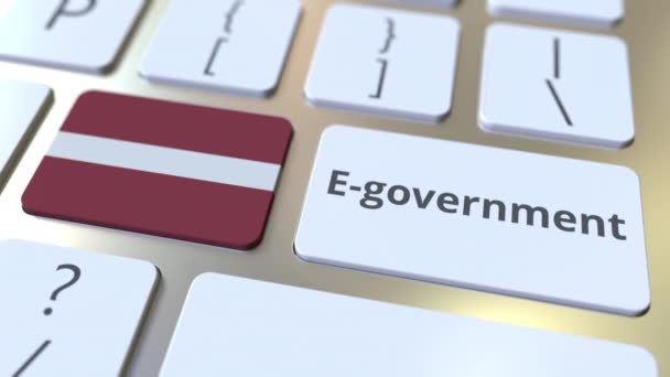 E-government ή Electronic Government κείμενο και σημαία της Λετονίας στο πληκτρολόγιο. Σύγχρονες δημόσιες υπηρεσίες σχετικές εννοιολογικές 3d κινούμενα σχέδια — Αρχείο Βίντεο