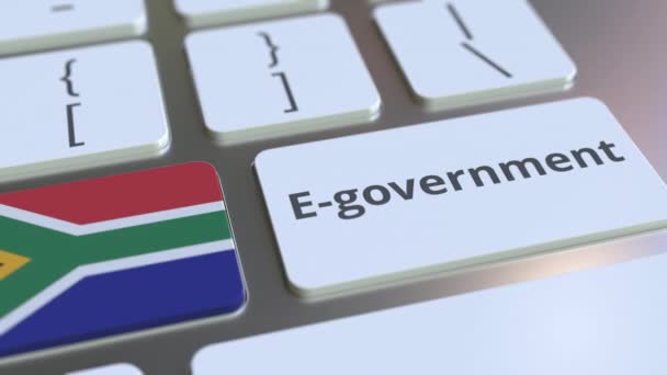 E-government ή Electronic Government κείμενο και σημαία της Νότιας Αφρικής στο πληκτρολόγιο. Σύγχρονες δημόσιες υπηρεσίες σχετικές εννοιολογικές 3D animation — Αρχείο Βίντεο