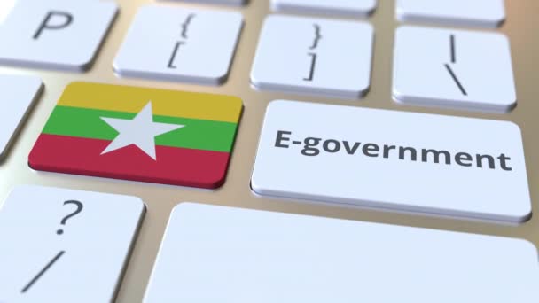 Texto de gobierno electrónico o Gobierno electrónico y bandera de Myanmar en el teclado. Animación 3D conceptual relacionada con los servicios públicos modernos — Vídeos de Stock