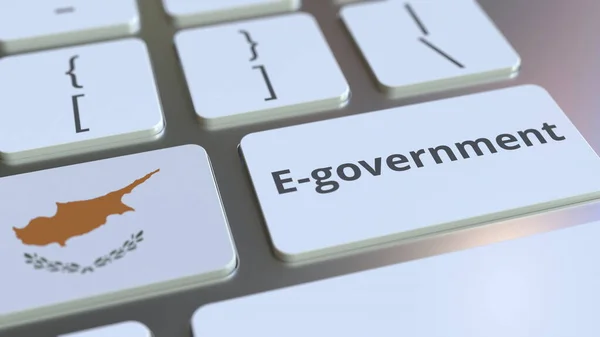 E-förvaltning eller elektronisk regeringstext och flagga Cypern på tangentbordet. Modern konceptbaserad 3d-konvertering för offentliga tjänster — Stockfoto