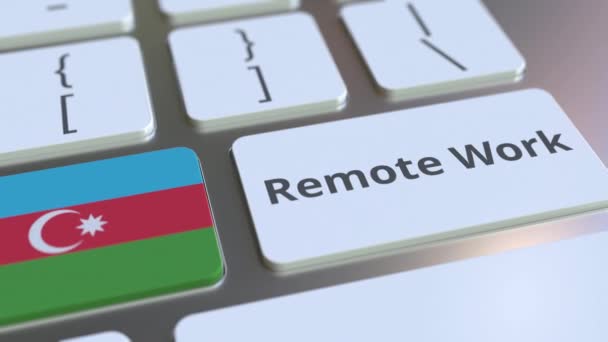 Remote Werk tekst en vlag van Azerbeidzjan op het toetsenbord. Conceptuele 3D-animatie in verband met telewerken of telewerken — Stockvideo