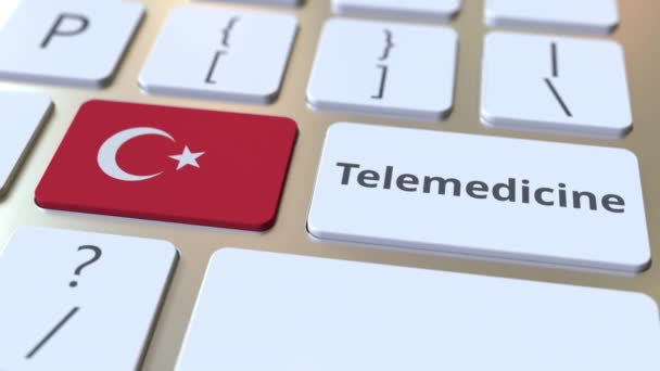 Τηλεϊατρικό κείμενο και σημαία της Τουρκίας στο πληκτρολόγιο του υπολογιστή. Απομακρυσμένη ιατρική υπηρεσία σχετική εννοιολογική 3D animation — Αρχείο Βίντεο