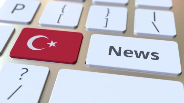 コンピュータキーボードのキーにトルコのニューステキストとフラグ。全国オンラインメディア関連の概念3Dアニメーション — ストック動画