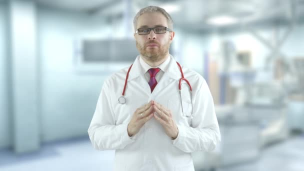 Il medico esitante stende le mani nel moderno ospedale. Girato sulla macchina fotografica rossa — Video Stock