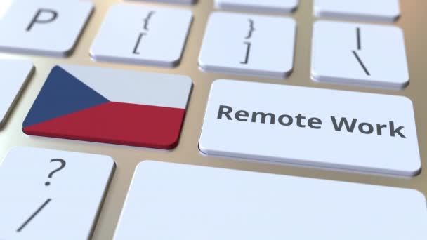 Remote Work text and flag of Czech Republic на клавіатурі комп'ютера. Телекомунікація або телеробота пов'язана з концептуальною 3D анімацією — стокове відео