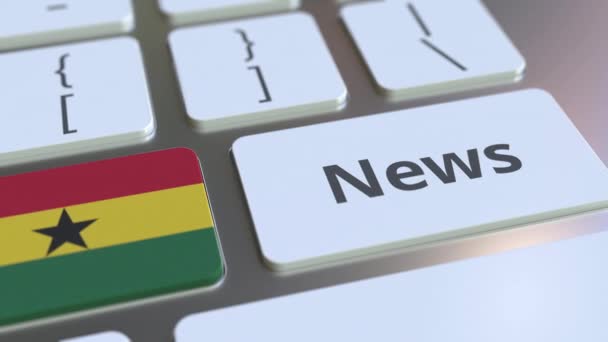 Testo di notizie e bandiera del Ghana sui tasti di una tastiera del computer. Animazione 3D concettuale relativa ai media online nazionali — Video Stock