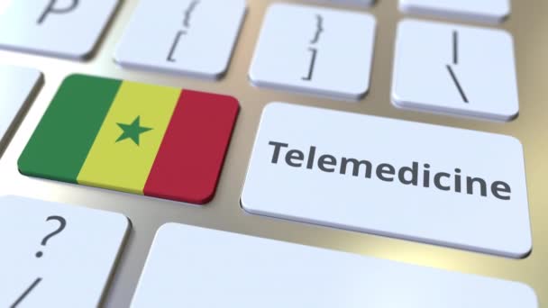 Texte de télémédecine et drapeau du Sénégal sur le clavier de l'ordinateur. Services médicaux à distance animation 3D conceptuelle liée — Video
