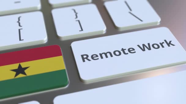 Texto de trabajo remoto y bandera de Ghana en el teclado de la computadora. Animación conceptual en 3D relacionada con el teletrabajo o el teletrabajo — Vídeos de Stock