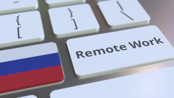 Texto de trabajo remoto y bandera de Rusia en el teclado de la computadora. Animación conceptual en 3D relacionada con el teletrabajo o el teletrabajo — Vídeo de stock