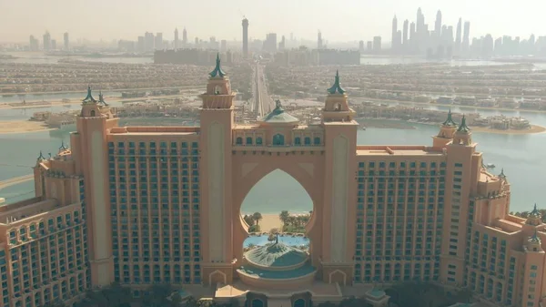 DUBAI, Zjednoczone Emiraty Arabskie - GRUDZIEŃ 28, 2019. Widok z lotu ptaka na hotel Atlantis The Palm — Zdjęcie stockowe
